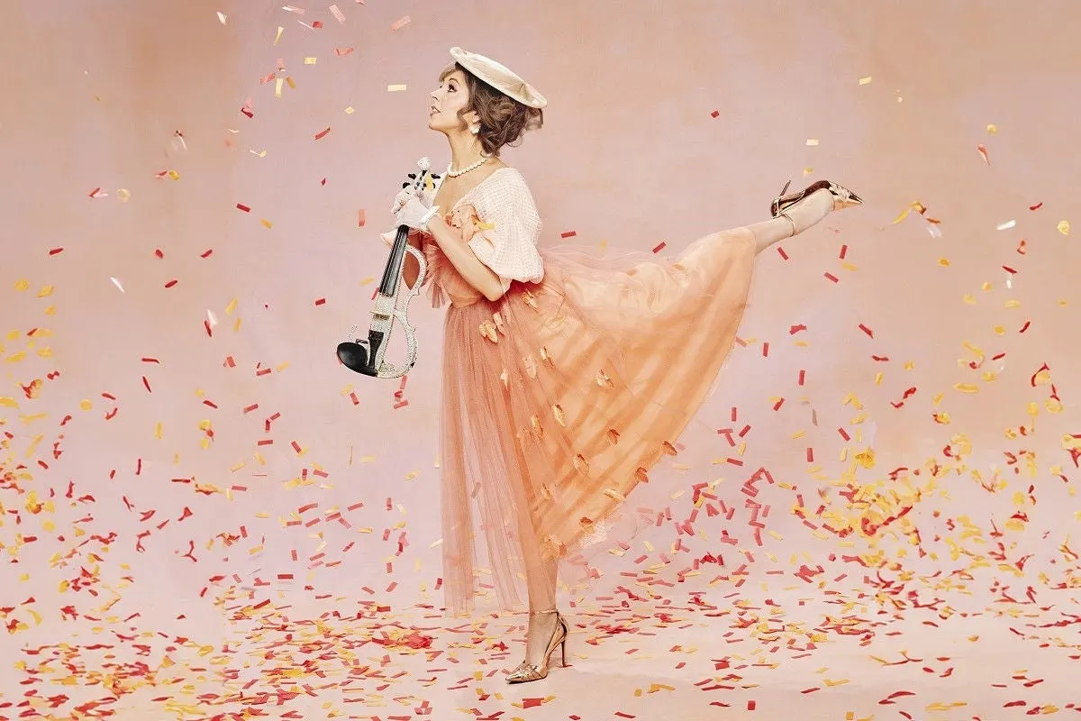 Lindsey Stirling: Snow Waltz Holiday Tour