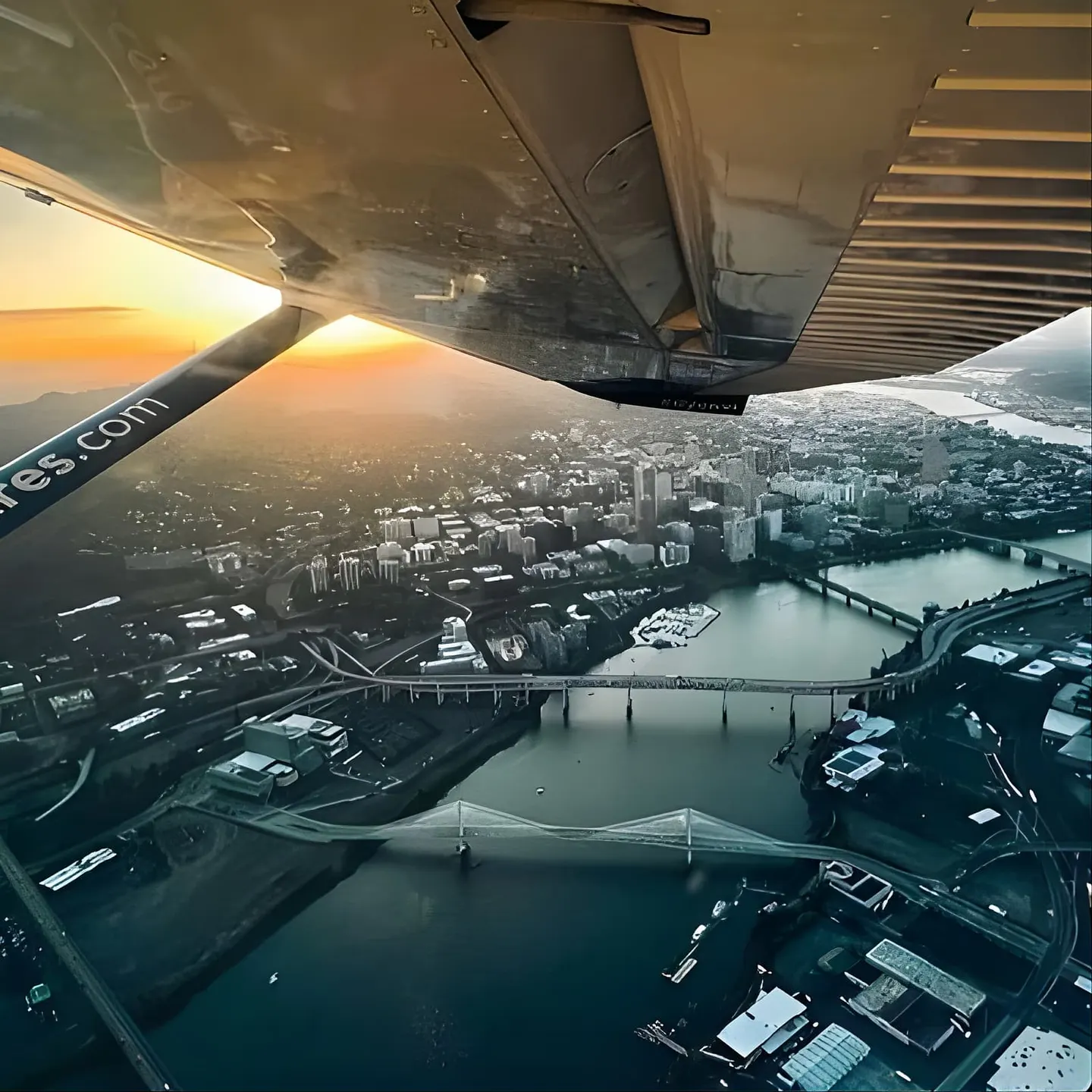 Airplane Flight Tour over Portland, Oregon