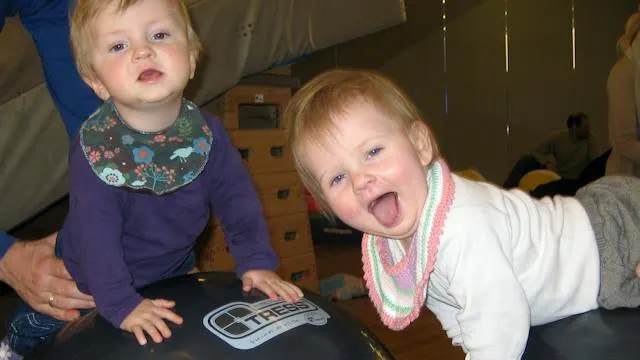 Vilde lege med de mindste (baby 4-12 mdr.)