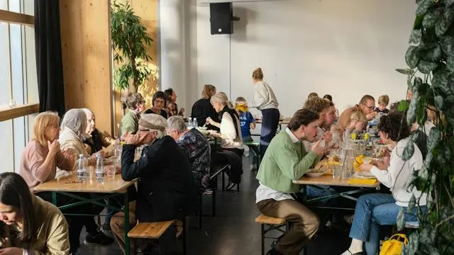 Fællesspisning i Prismen X workshop med Maya
