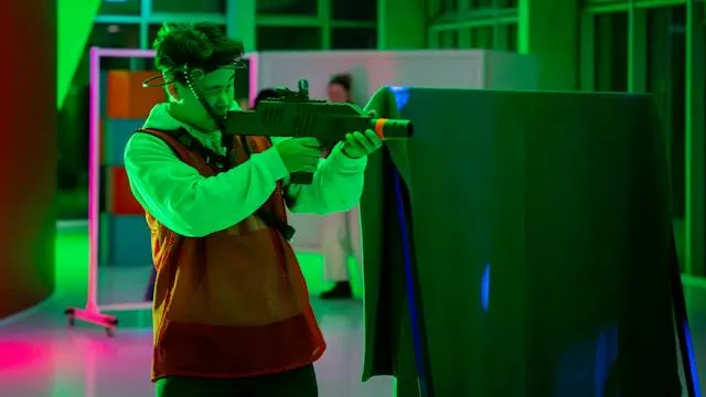 Lasertag & Fredagsbar i KU.BE