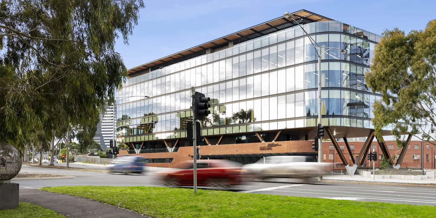 Designing City Services: Design and Change Practice Inside Local Government