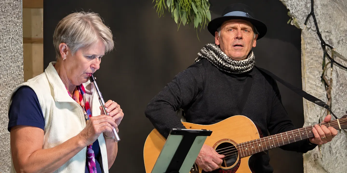 Illawarra Folk Club presents Two Voices in the Crowd- Kathy and Matthew Clarke