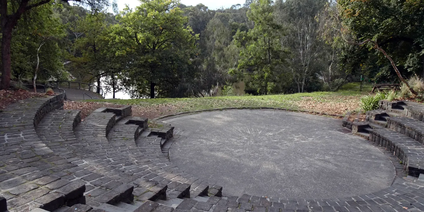 ORPHEUS IN THE AMPHITHEATRE