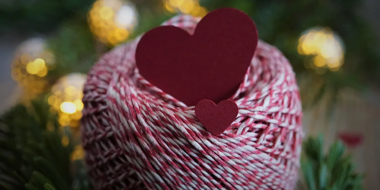 Crochet a Christmas ornament