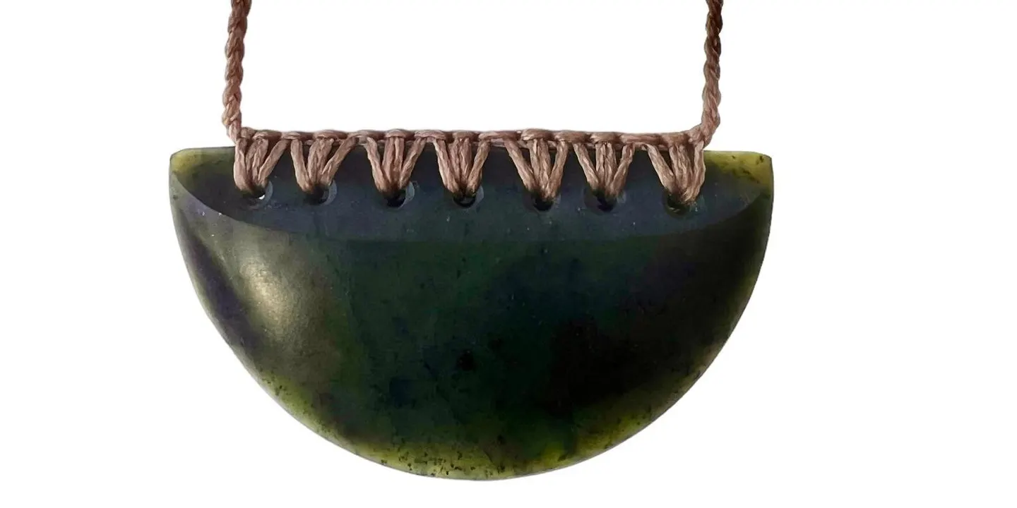 Pounamu making course (Half Moon Pendant)