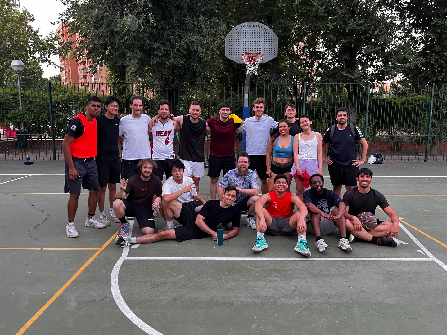 OUTDOOR BASKETBALL PICKUP GAMES/TORRESPAÑA