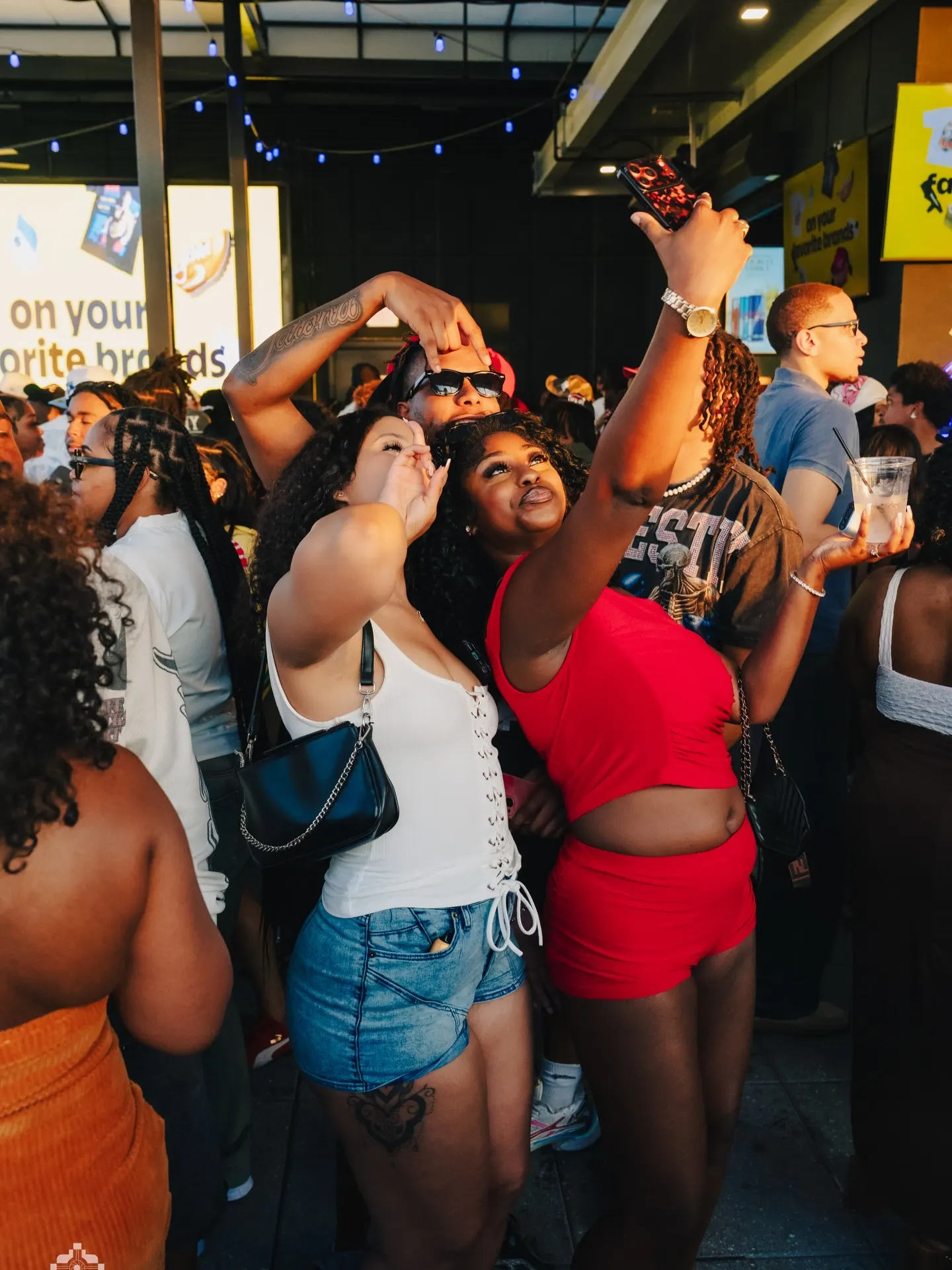 RNBarCrawl Chicago: The R&B Bar Crawl Experience