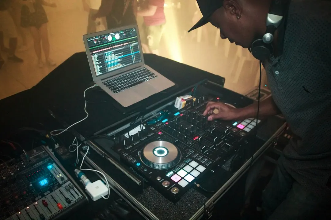 SHAKE Saturdays: Move In Saturday @ The Social Club