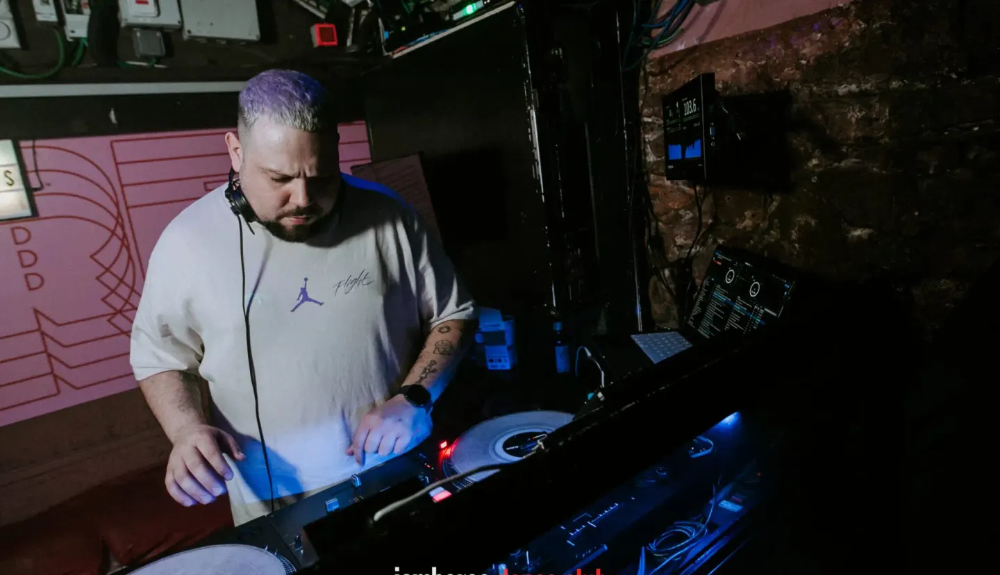 Monday Night: DJ Mastie