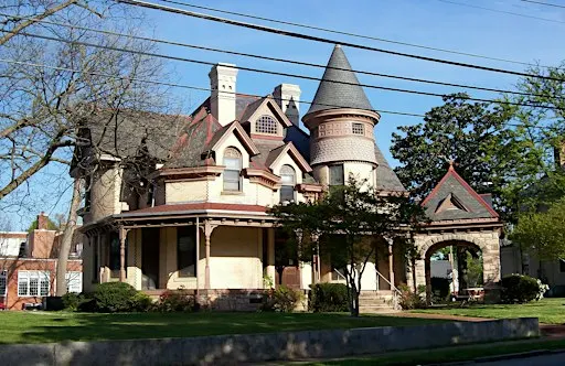 Historic Oakwood and North Blount: Architecture and History Tour