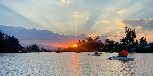 Experiencia Atardecer sobre kayak en Xochimilco Oculto