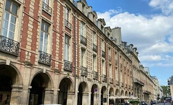 Visiter le Marais avec un jeu de piste culturel en plein air à Paris