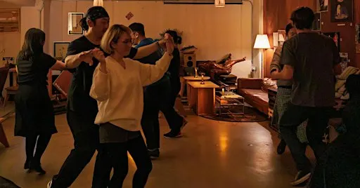 Beginner-Friendly Lindy Hop Night with Locals in Haebangchon