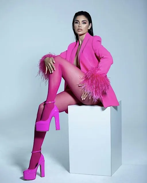 MODEL COMPETITION WIN UP TO $1,000!