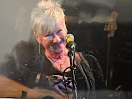 Chris House: Live music at La Divina Thursday Dec. 3rd 6p-8p