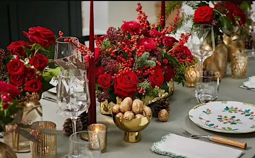 Christmas Table Decs with Flair with Flowers