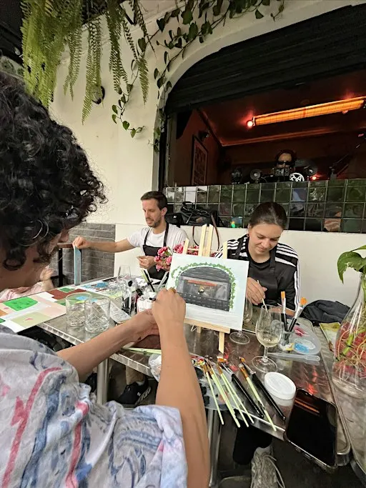 PAINT & SIP WORKSHOP — Drama Radio Bar, Roma Norte by Rban Tours