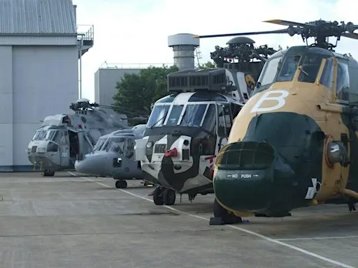 19. HMS SULTAN - Aircraft Tours (1100)