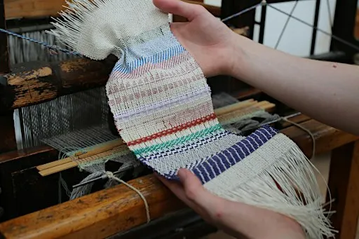 Weaving with Paper: Intermediate Weaving Technique with David Fox