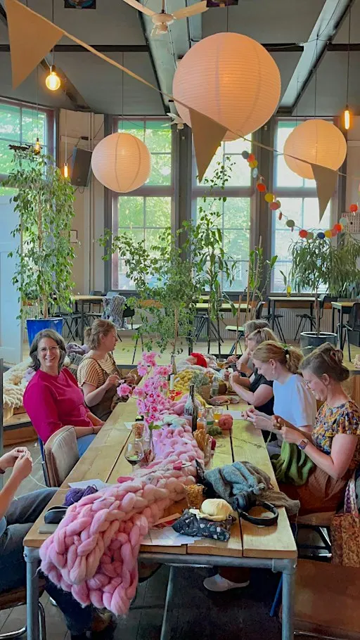 Stitch & Sip Maandelijkse Ontmoeting en Yarn Tasting