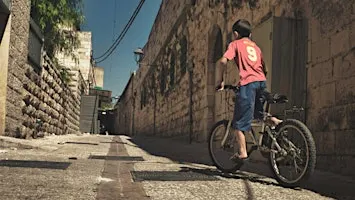 Madri lontane, comunità vicine: storie di minori stranieri non accompagnati