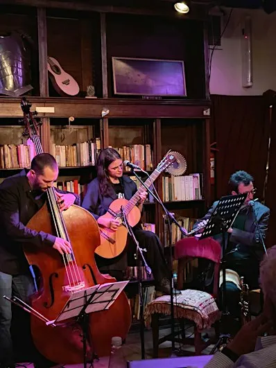 SALIENDO DE LAS CENIZAS - Carla Pantanali, Nico Fernández y Juan Kiss