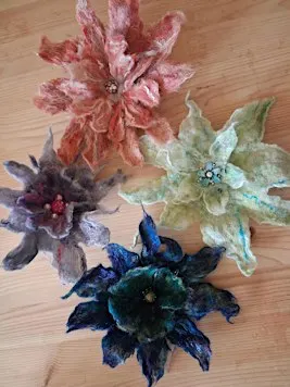 Workshop: Wet felt flower brooch (BBC 2806)