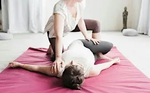 Thai Yoga Massage: 65 euro (16 units) • Durata 60 min