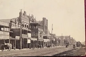 A Long Street: The Hotels of Hunter Street - Ed Tonks