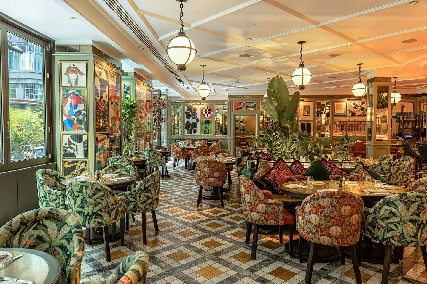 Sensational Saturday at The Ivy Soho – 3 Courses, Champagne & Great Company