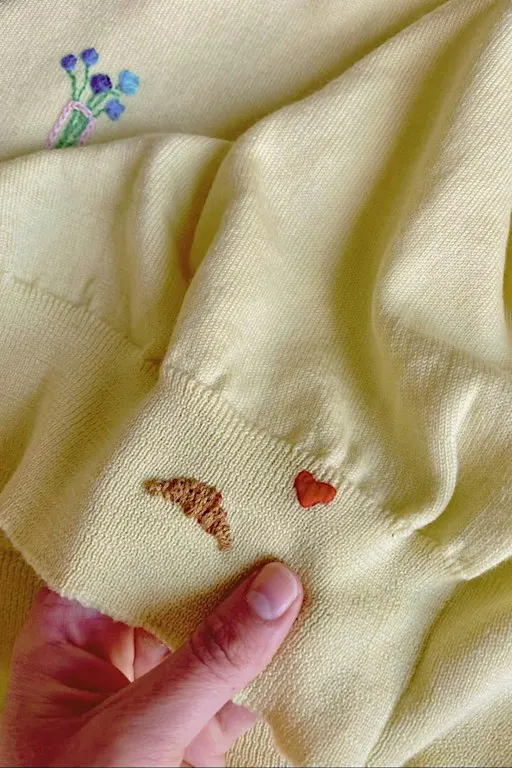 Upcycling: Kleidung durch Stickereien reparieren