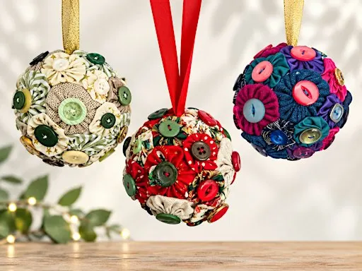 Make your own fabric Christmas Bauble using Suffolk puffs