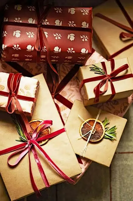 THAT’S A WRAP | A Holiday Wrapping Party