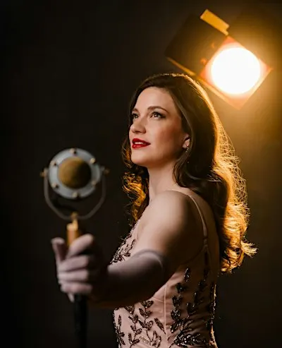 Kimberly Hawkey Trio - Swingin' into the Holidays