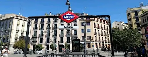 Madrid City Center Walking Tour & Tapas (Open Campus B3)