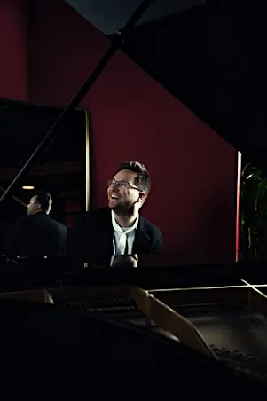 Signa Presents: Christopher Alexander - Neo Classical Pianist