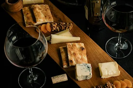 A Cheesy Christmas: Wines for the Cheeseboard with Truffles Delicatessen