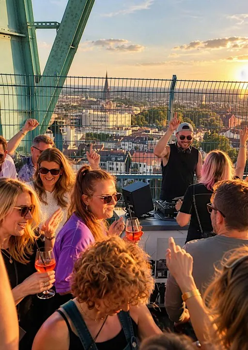PULSSCHLAG AUS STAHL auf'm Turm