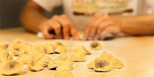 MANI IN PASTA - ORECCHIETTE