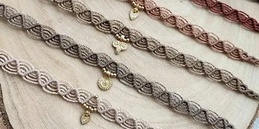 Schmuck-Workshop: Armband, Fußband, Kette mit Wellenmuster