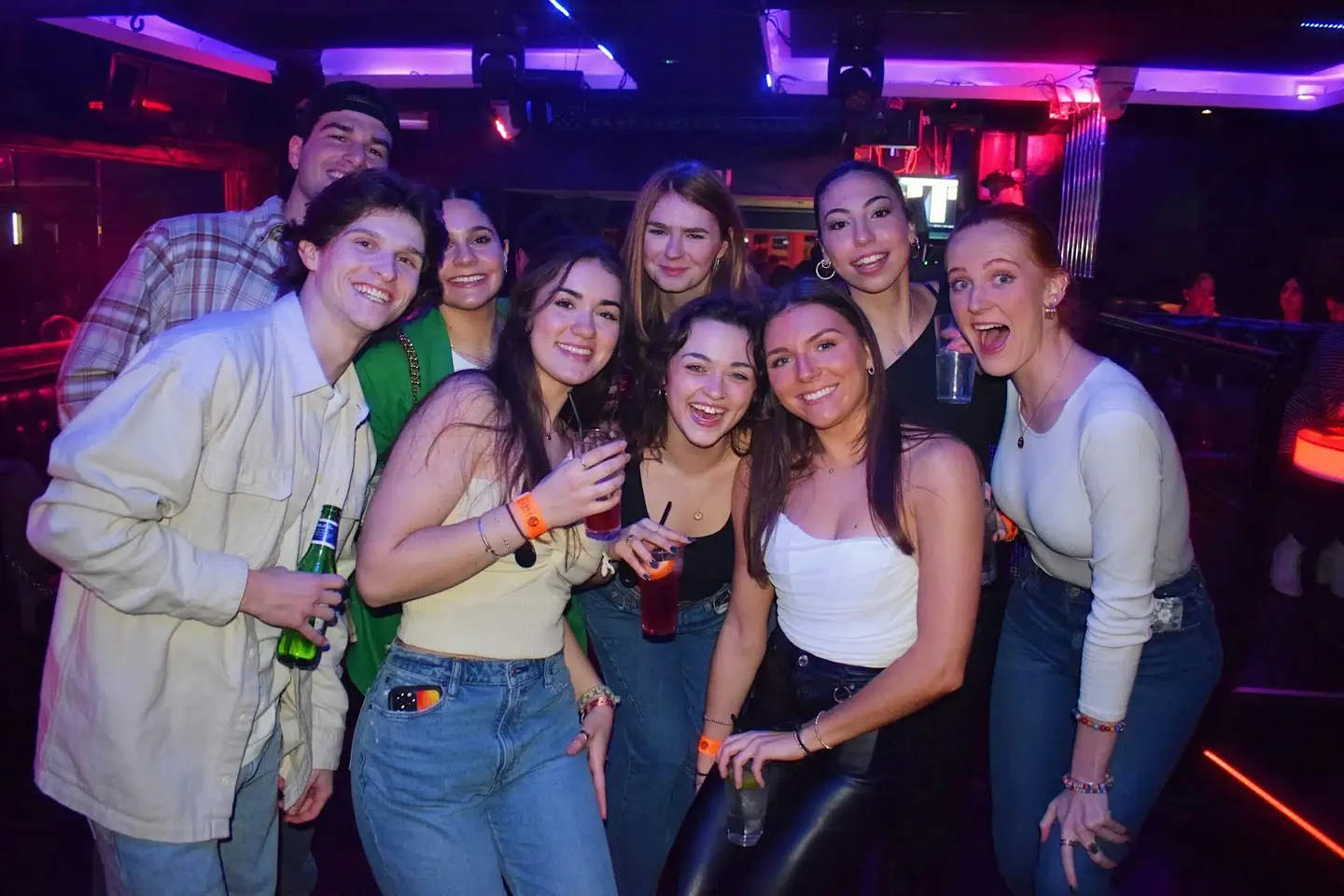 4 Hour - Shanghai Pub Crawl (Bar-hopping/Nightlife Tour)