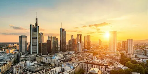 Unravel Frankfurt’s mysteries with our exciting outdoor escape game!