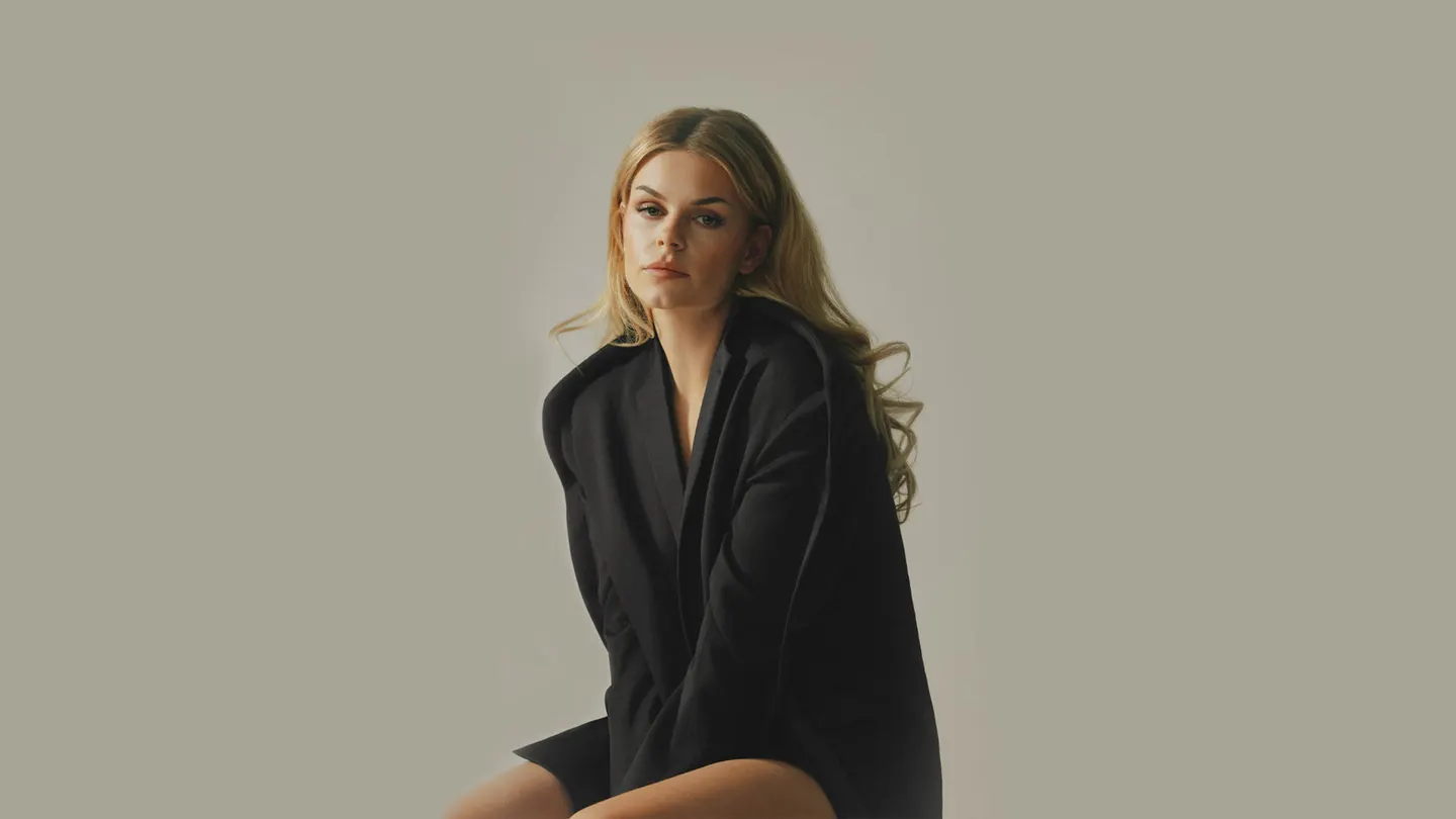 Davina Michelle + support