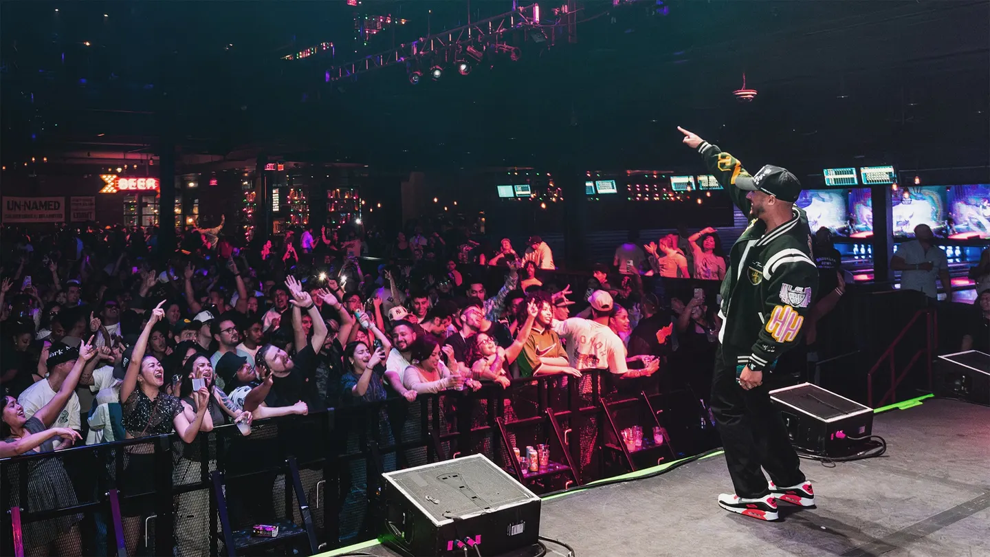 Cozy Worldwide - 21+