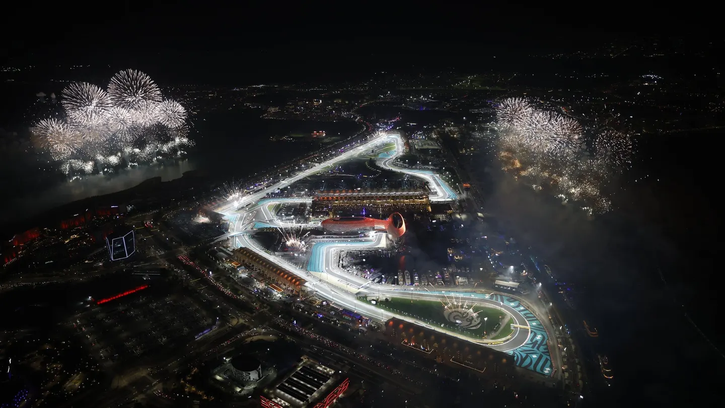 F1 Etihad Airways Abu Dhabi Grand Prix - Deck at Two