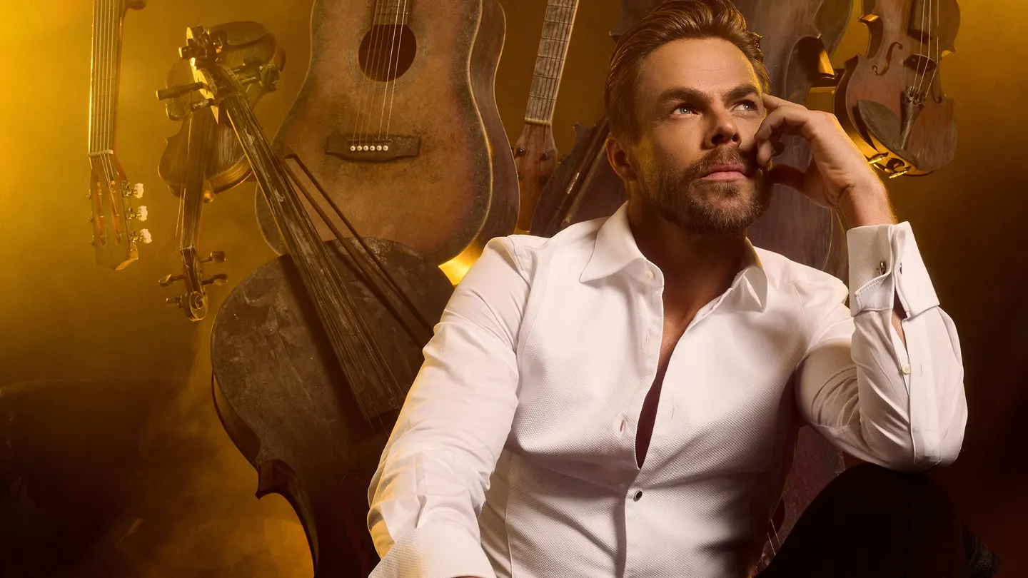 Derek Hough: Dance For The Holidays