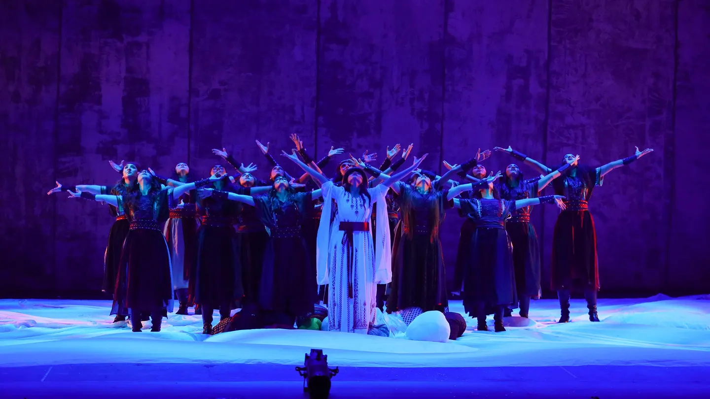 El-Funoun Dance Troupe : Ya Saheb Al Tair