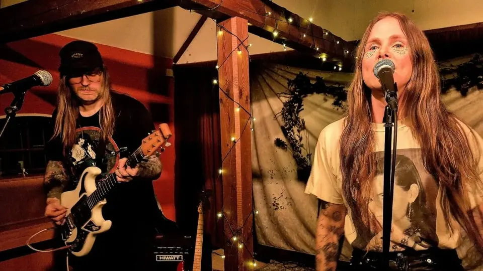 VÅNNA // support: Hast + Alika