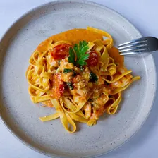 Authentic Tagliatelle & Pomodoro: A Traditional Italian Pasta